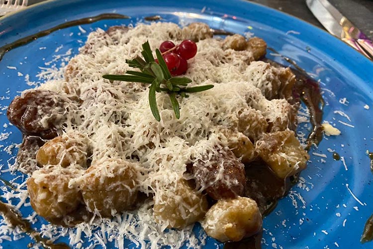 gnocchi di farina di castagne e zucca con salsa alle castagne e Castelmagno