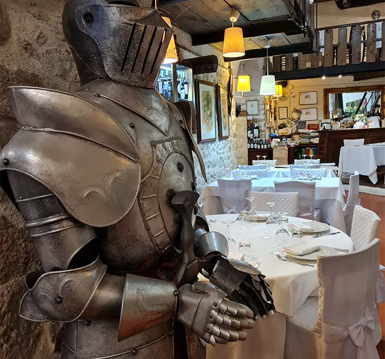 SERMONETA-INTERNO RISTORANTE.jpg