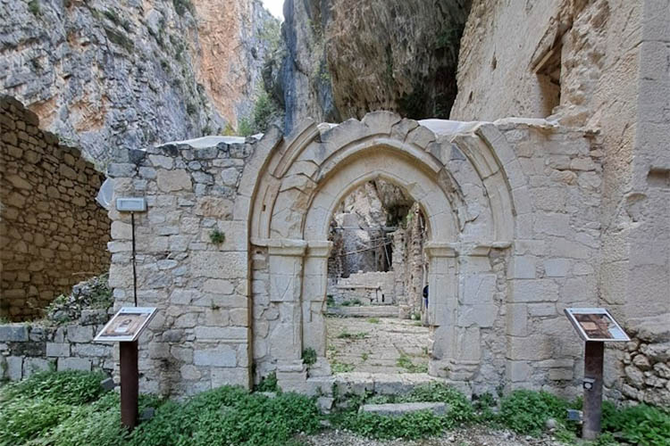 Abbazia di San Martino in Valle copia.jpg