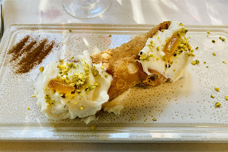 cannolo.jpg